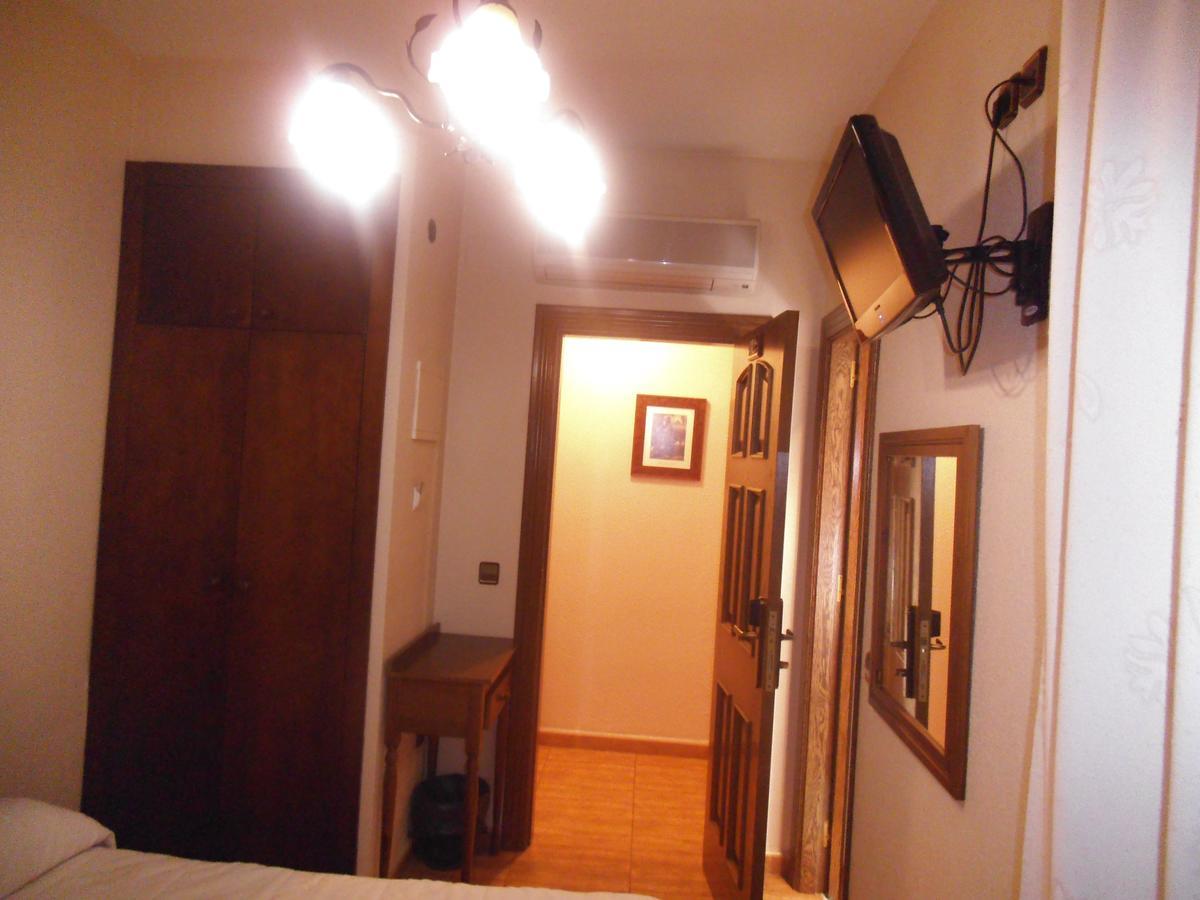 Hostal Los Galgos Yepes Luaran gambar